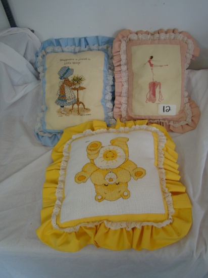 PILLOW COLLECTION OF 3 WITH CROSS STITCH INSEL, BALLERINA, TEDDY & STRAWBER