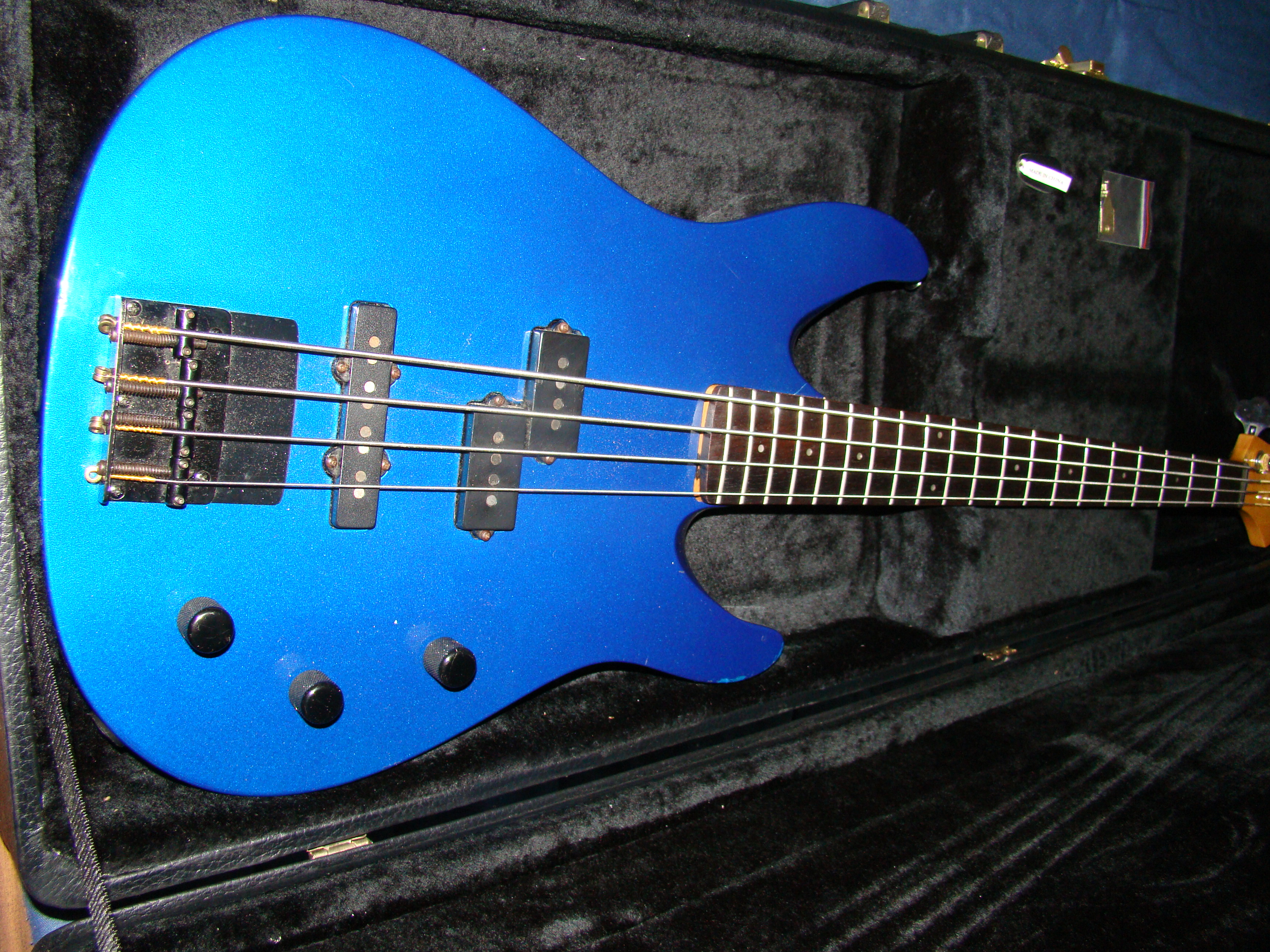 SAMICK 4 STRING BASS GUITAR W CASE Proxibid