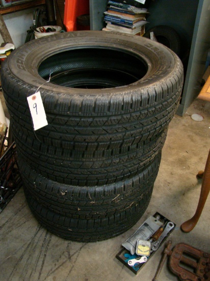 SET OF 4 TIRES LOW MILEAGE CONTINENTAL   225/65  R17