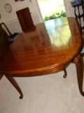 DINNING ROOM TABLE W/2 LEAVES PART OF D R SUITE