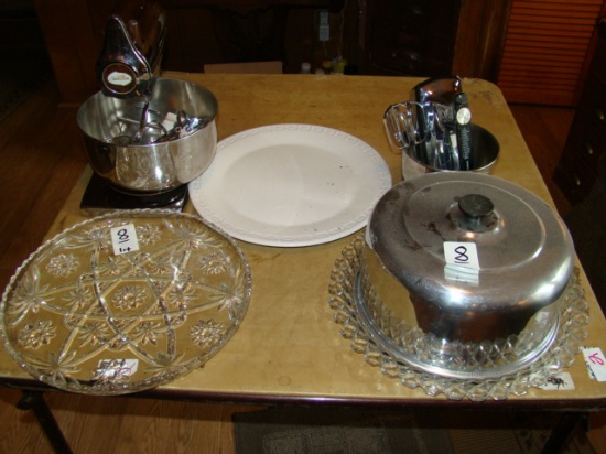 TABLE LOT OF KITCHENWARE