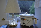 LOT WITH TABLE LAMP AND CROCK POT