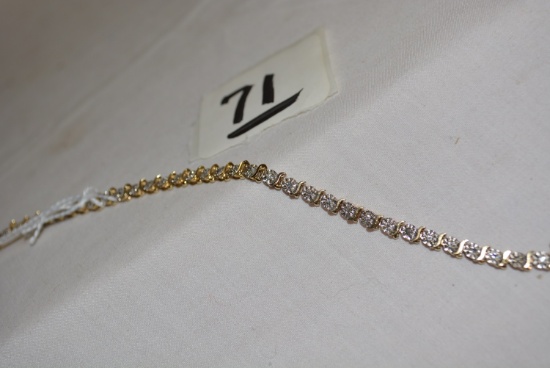 ESTATE 10K GOLD AND DIAMOND TENNIS BRACELET