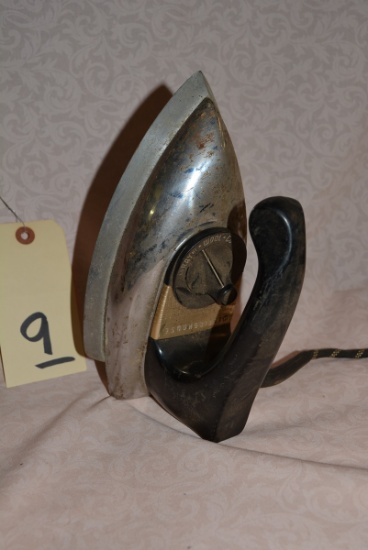 VINTAGE "WESTINGHOUSE" CLOTHES IRON