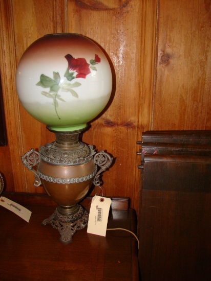 NICE ANTIQUE OIL LAMP W/NICE PAINTED GOLE