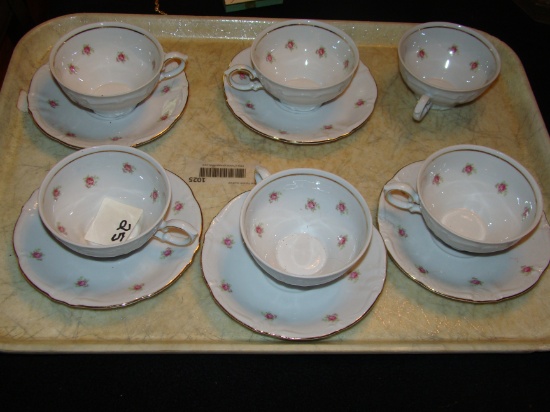 TRAY LOT OF 5 CUPS & SAUCERS, 1 EXTRA CUP