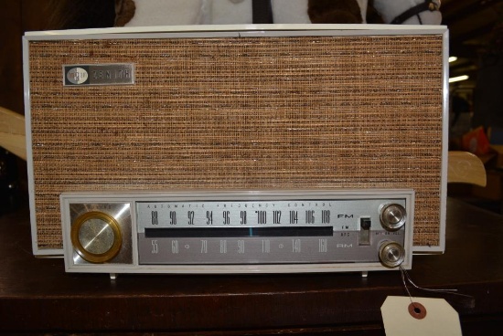 Vintage Zenith Table Radio