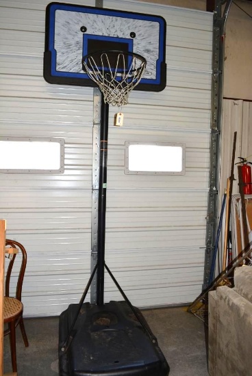 Outdoor Adjustable Basketball Goal