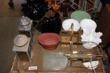 Table Lot of Glass Ware