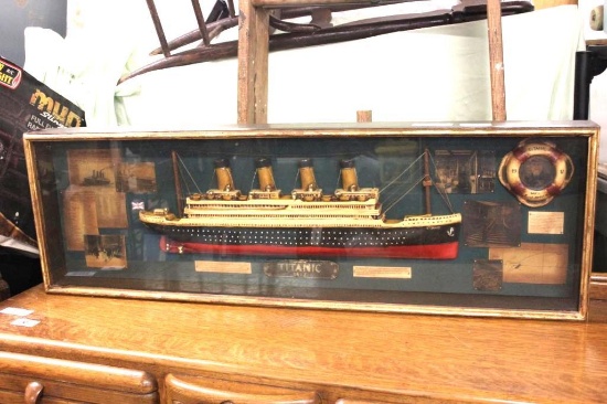 Ship Model of 1912 TITANIC in Shadow Bx