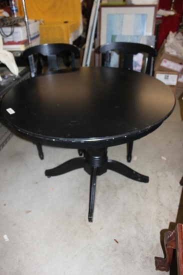 ROUND TABLE WITH CHAIRS