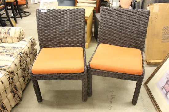SET WICKER STYLE PATIO CHAIRS
