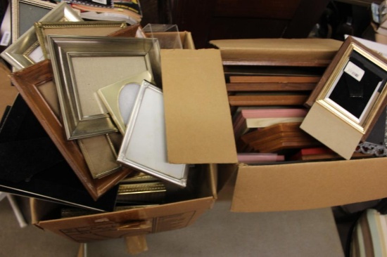 BOX FULL OF PICTURE FRAMES