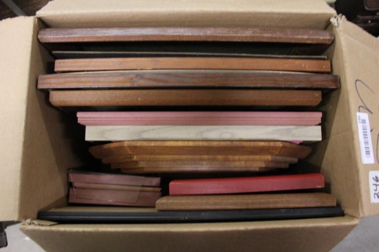 LOT OF PICTURE FRAMES