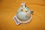 WORLD GLOBE MUSIC BOX