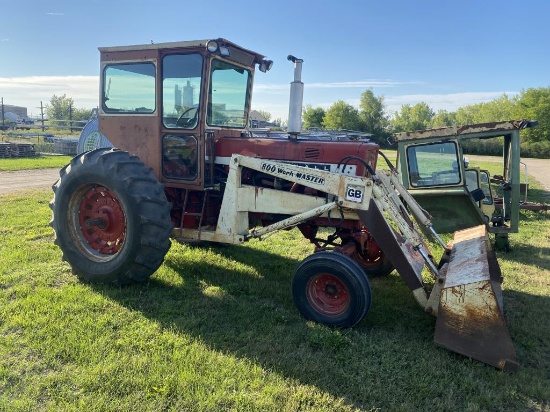 IH 706 TRACTOR W/ CAB & DAKON WORKMASTER 800 LOADER GAS, WF, TA WORKS, DUAL