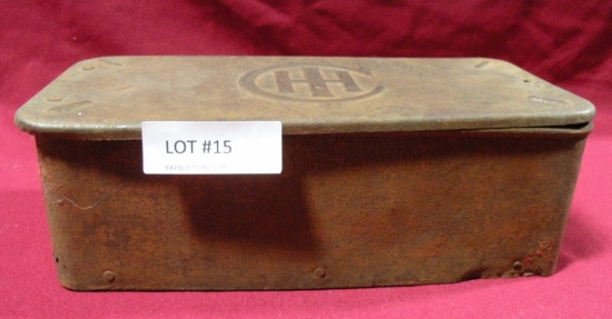 INTERNATIONAL HARVESTER TIN TOOLBOX