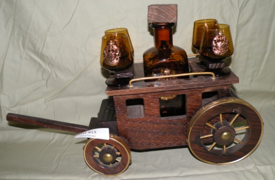 LIQUOR DECANTER/GLASS SET WITH WOODEN STAGECOACH HOLDER