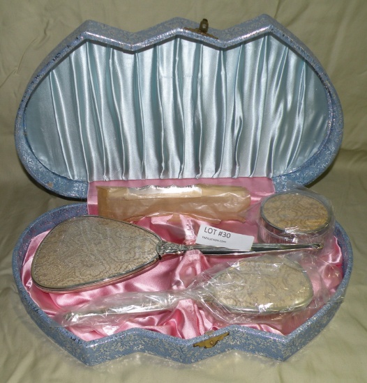 VTG. VANITY DRESSER SET W/HEART SHAPED BOX