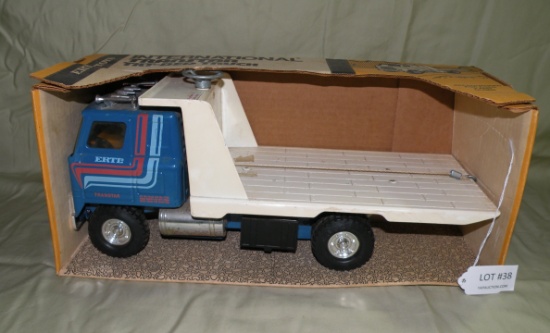 ERTL STEEL INTERNATIONAL TRANSTAR TILT BED TRUCK TOY W/BOX