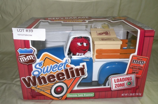 M/M SWEET WHEELIN' CHOCOLATE CANDY DISPENSER TRUCK W/BOX