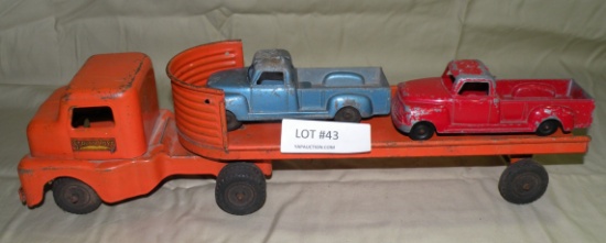 STRUCTO TOYS STEEL FLATBED TRACTOR TRAILER W/TWO STRUCTO TOY TRUCKS
