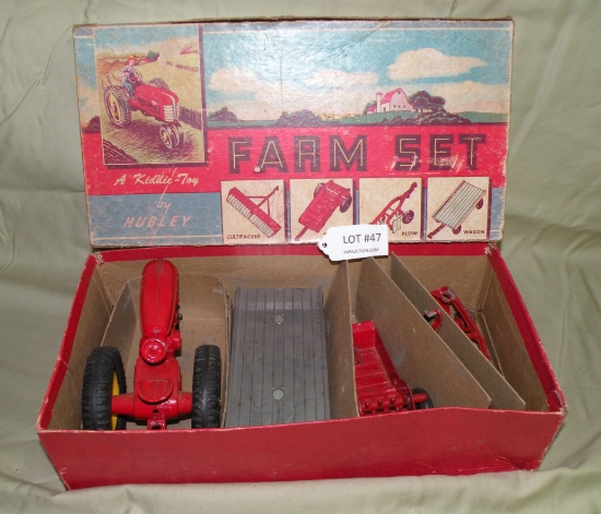 HUBLEY KIDDIE TOY FARM SET W/BOX - COMPLETE