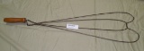 VTG. WOOD HANDLE RUG BEATER
