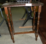 VINTAGE WOODEN SIDE TABLE - WILL NOT SHIP