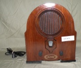 A/W REPLICA CATHEDRAL RADIO - POWERS UP