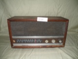 VTG. MAGNAVOX WOOD CASED MANTEL CLOCK - POWERS UP