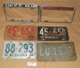 4 ASSORTED OLDER LICENSE PLATES, 2 LICENSE PLATE COVERS