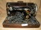 ELECTRIC SINGER SEWING MACHINE W/WOOD CASE