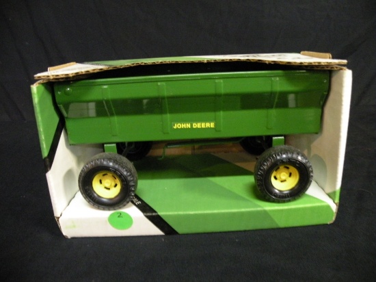 ERTL DIECAST 1/16 JOHN DEERE TOY FLARE BOX WAGON W/BOX