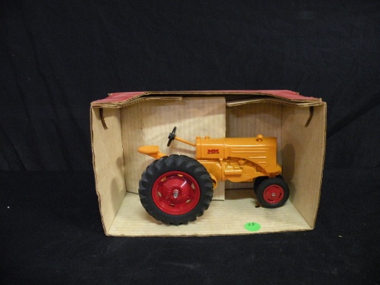 SCALE MODELS DIECAST 1/16 MINNEAPOLIS MOLINE TOY TRACTOR W/BOX