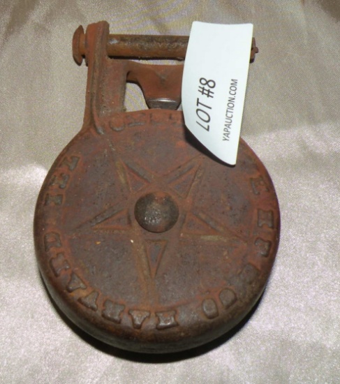 VINTAGE SMALL IRON FARM OR INDUSTRIAL PULLEY