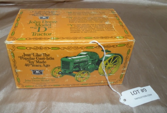 ERTL CAST IRON REPLICA 1923 JOHN DEERE MODEL D TRACTOR W/BOX