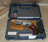 SMITH & WESSON .357 MAGNUM REVOLVER W/CASE, EXTRA GRIPS