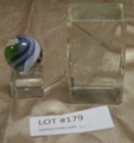 SWIRL GLASS MARBLE W/BASE, FROG DECORATED PAPER WEIGHT