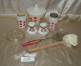 FLAT BOX OF ASSORTED KITCHEN COLLECTIBLES