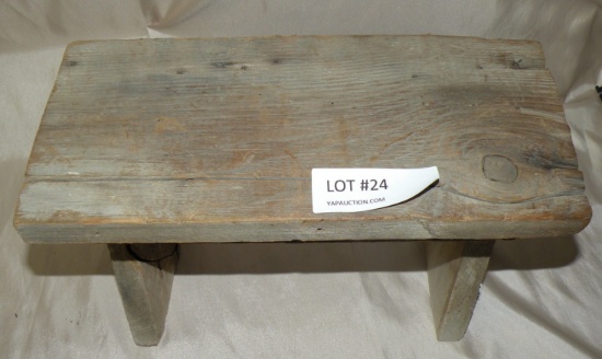RUSTIC WOODEN DOLL BENCH OR CHILD STEP STOOL