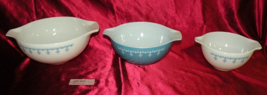 3 PC. NESTED PYREX MIXING BOWLS