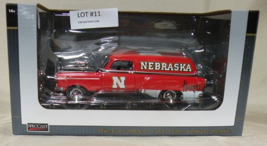 SPEC-CAST 1/25 DIECAST NEBRASKA HUSKERS VEHICLE W/BOX