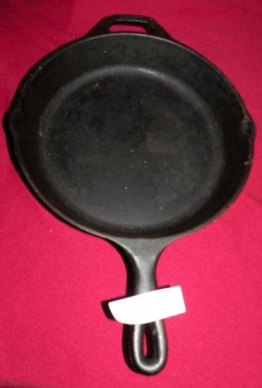 LODGE 10-INCH CAST IRON SKILLET