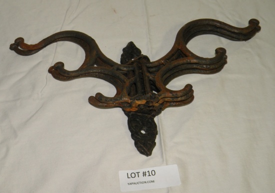 SET OF VTG. CAST IRON WALL HAT/COAT HOOKS