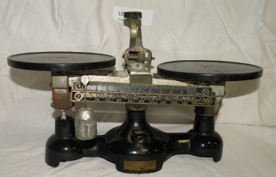 W.M. WELCH SCIENTIFIC CO. 200 GRAM SCALE