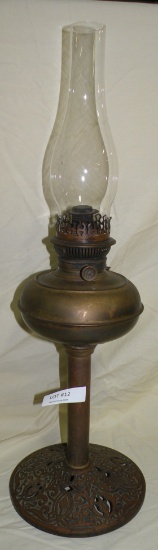 VINTAGE BRASS STYLE RAYO KEROSENE LAMP W/CHIMNEY