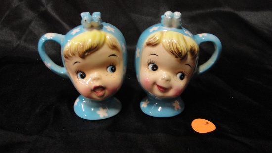 VTG. MISS CUTIE PIE BLUEBIRD GIRL CERAMIC SALT & PEPPER SET