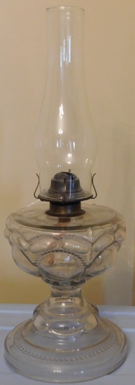 ANTIQUE CLEAR GLASS OIL LAMP W/CHIMNEY