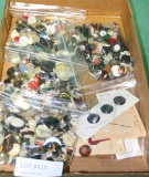 FLAT BOX W/5 BAGGIES OF ASSORTED SEWING BUTTONS